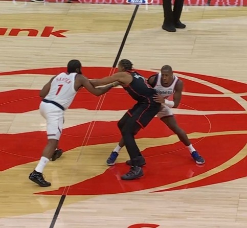 开云体育入口-关键球！邓恩掩护撞到巴恩斯&amp;裁判吹掩护犯规 快船挑战失败