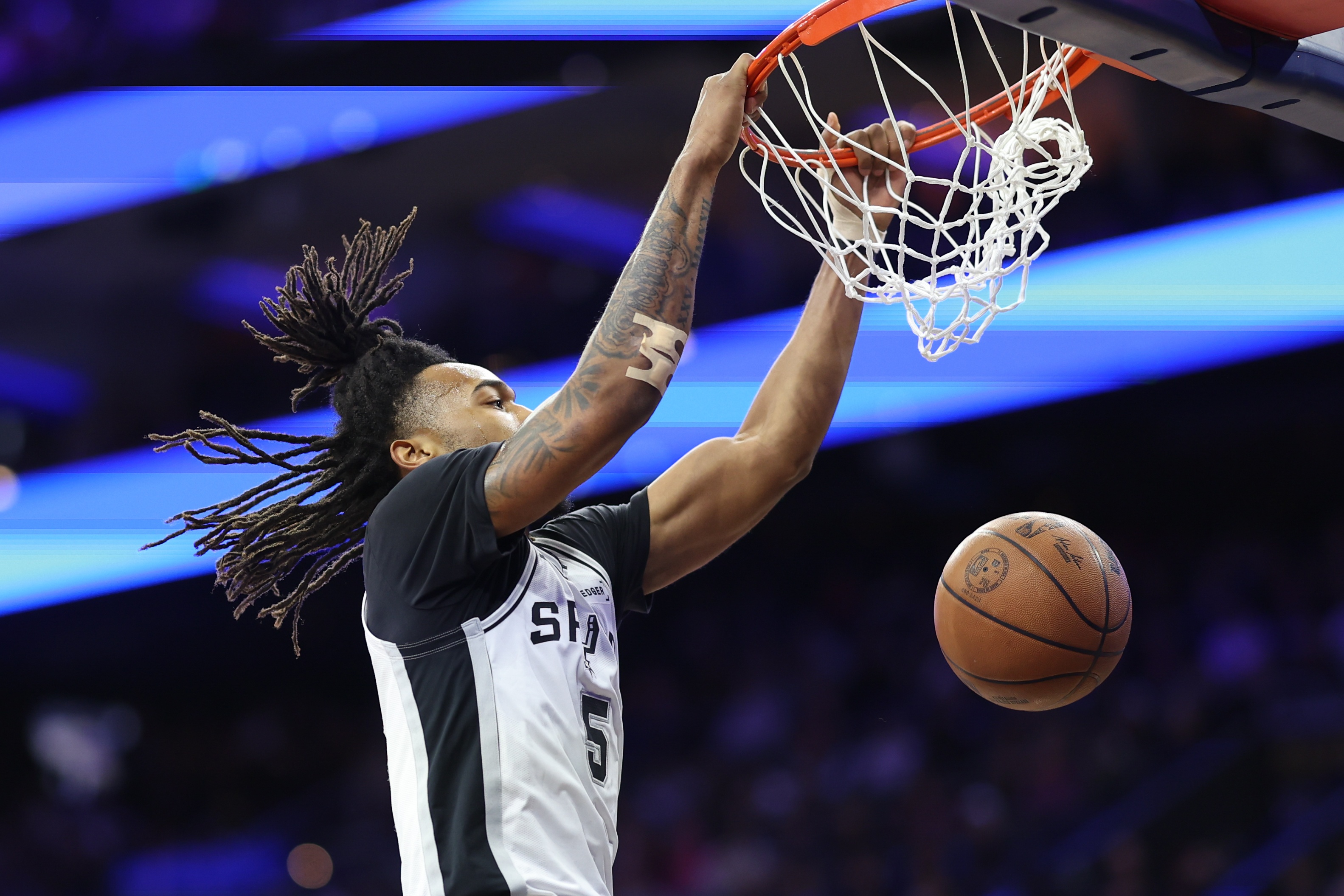 开云体育入口-米奇：卡斯尔在对阵76人时强势发挥 成为球队取胜的关键因素之一